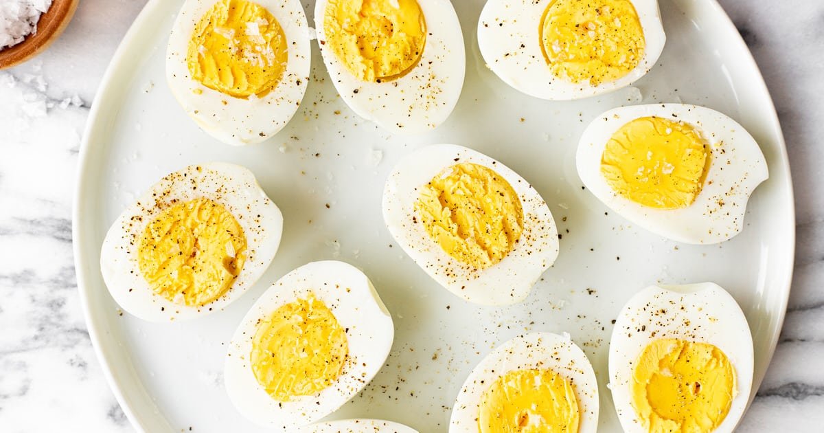FINAL-air-fryer-hard-boiled-eggs-1-4.jpg