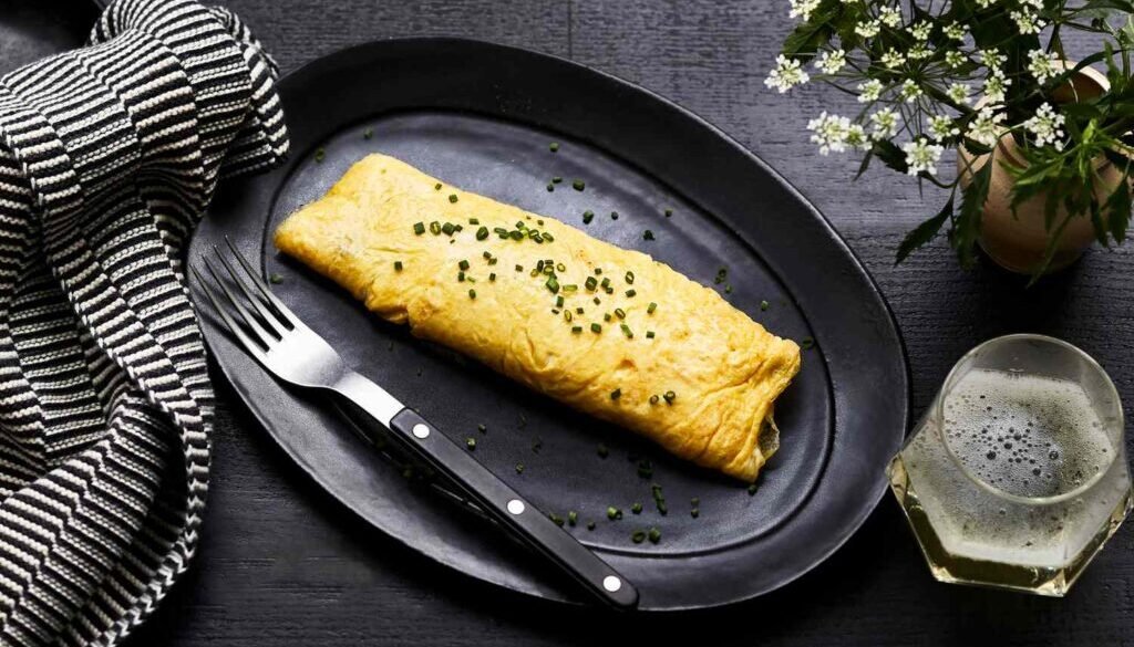 boursin-omelet-FT-RECIPE0420-6386b8a1306e460ea18769ae4071e051.jpg