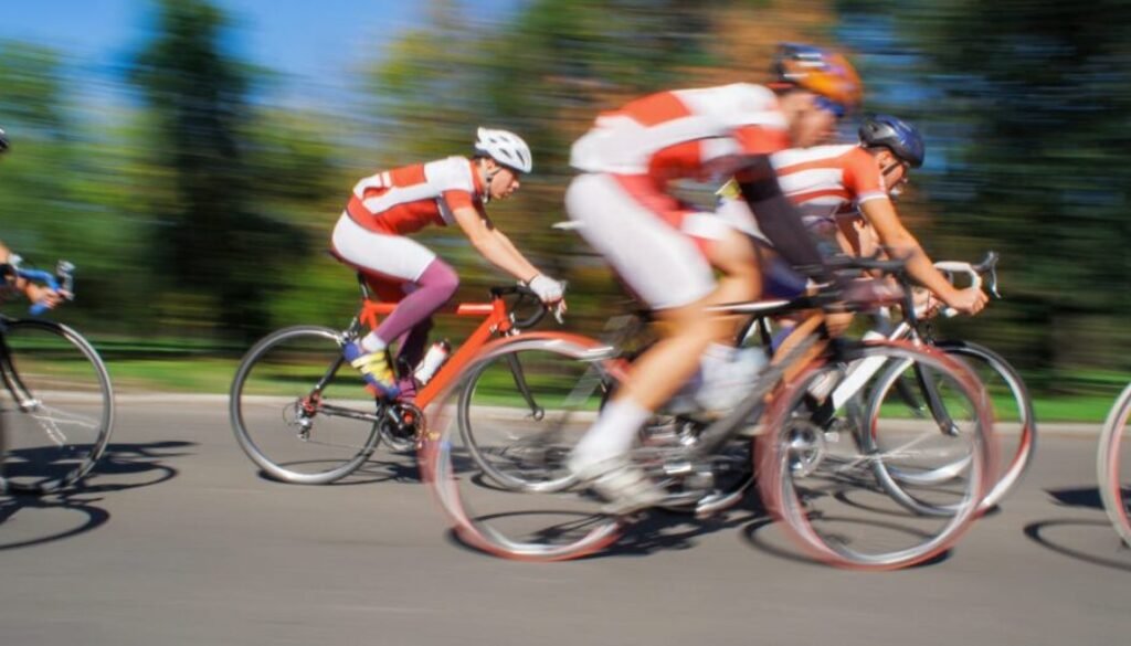 racing-cyclists-blurred-motion-royalty-free-image-488364371-1559577106.jpg