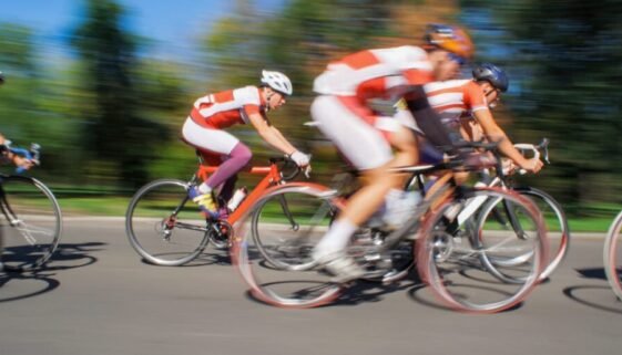 racing-cyclists-blurred-motion-royalty-free-image-488364371-1559577106.jpg