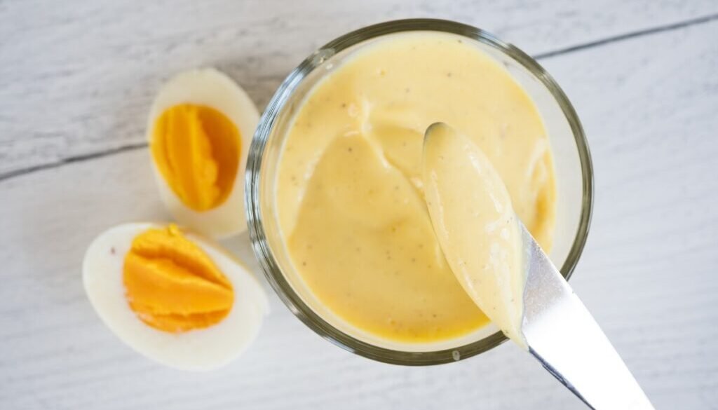 3-Ingredient_Homemade_Mayo_Recipe_Ever_5.jpg